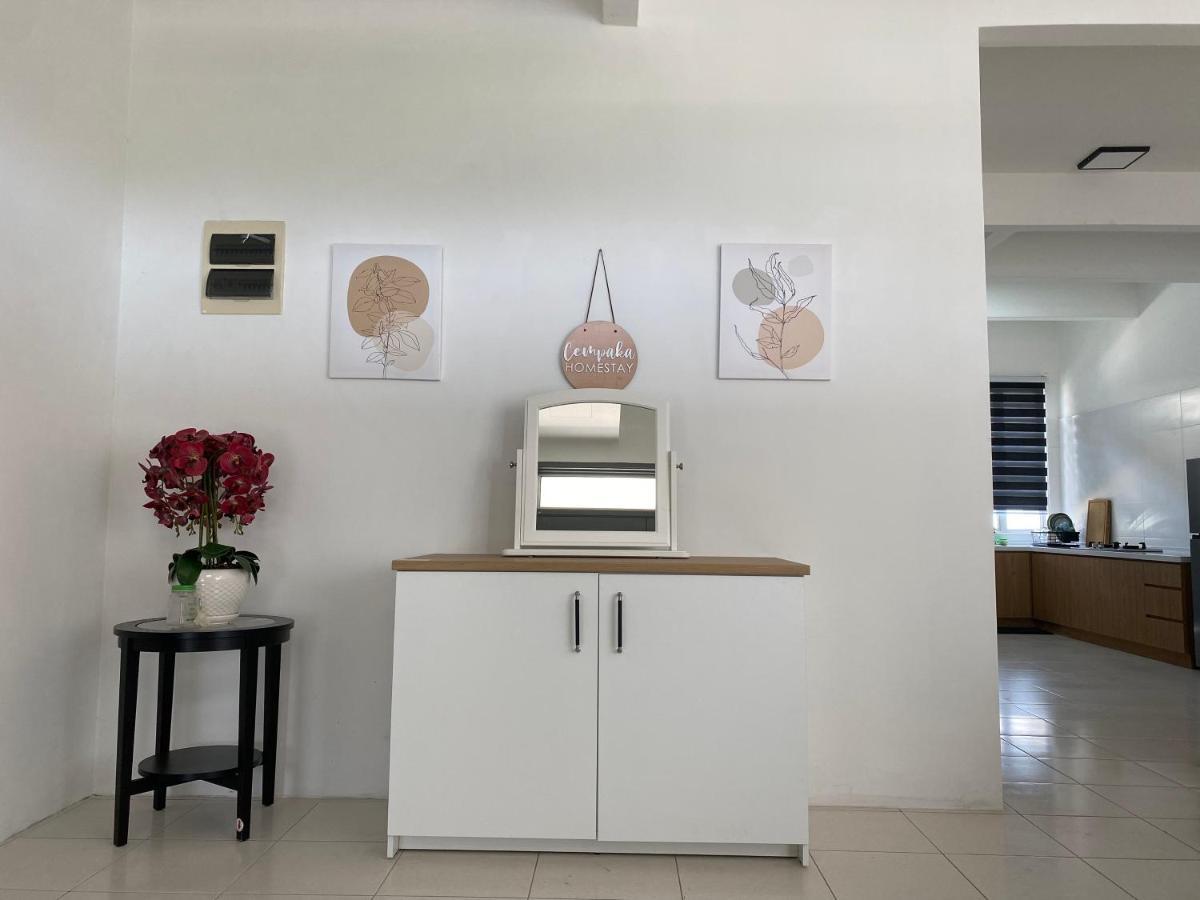 Cempaka Homestay Soga Perdana バトゥー・パハト エクステリア 写真