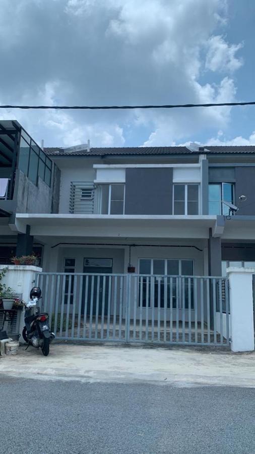 Cempaka Homestay Soga Perdana バトゥー・パハト エクステリア 写真